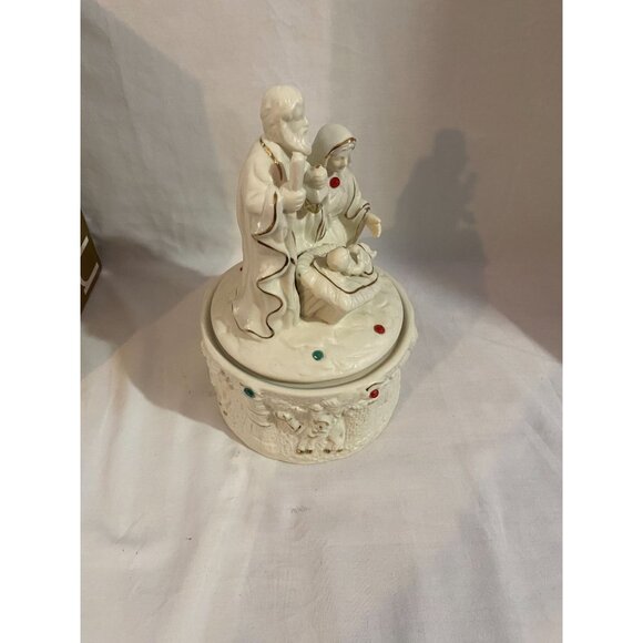 JC Penny Home Collection Ivory & Gold Porcelain Nativity Wind-Up Music Box W Box - Picture 9 of 16